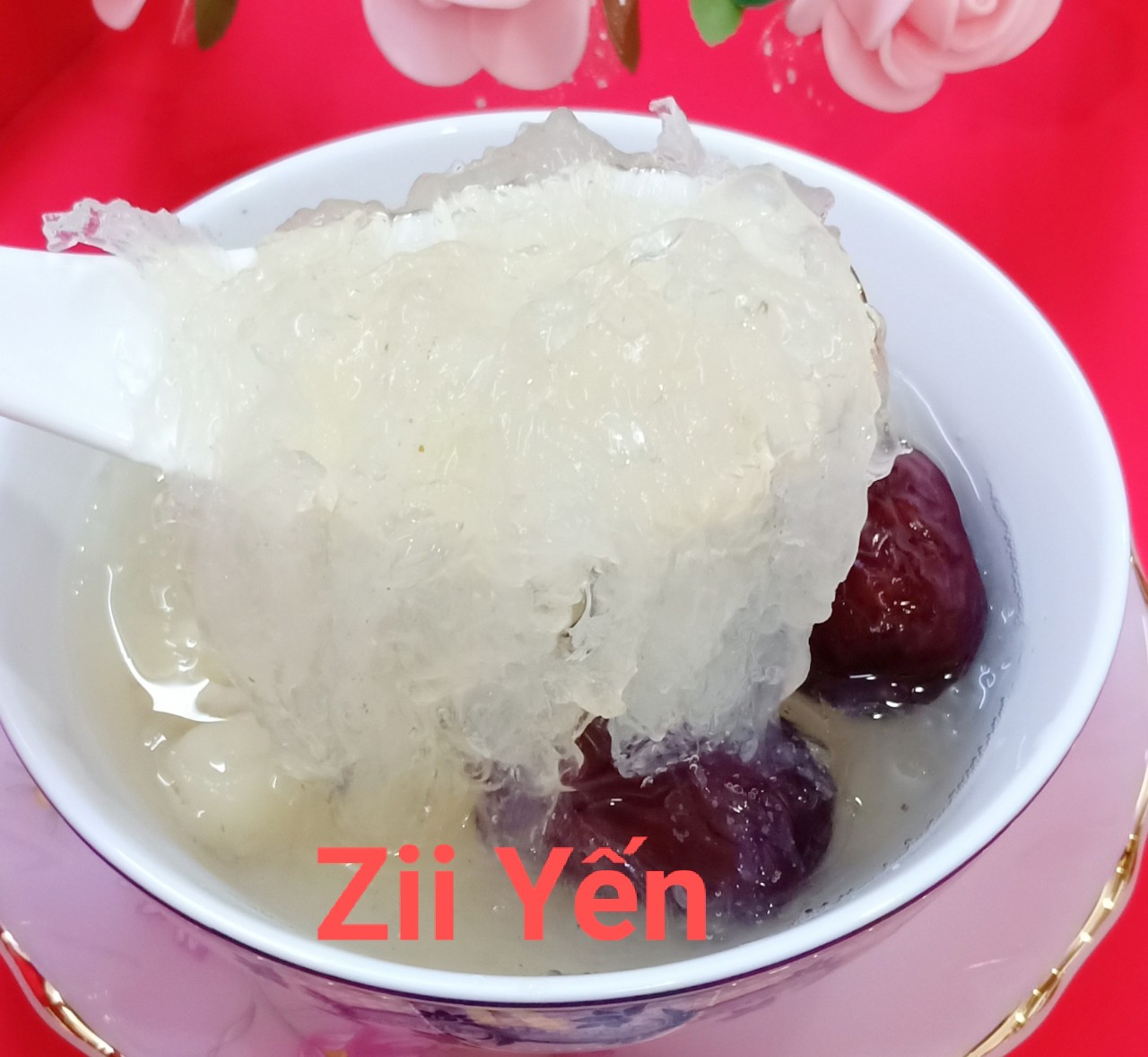 tổ yến chưng hạt sen táo đỏ